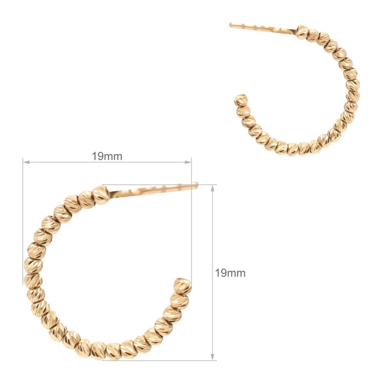 Złote kolczyki koła z ryflowanymi kuleczkami na jasnym tle wymiary