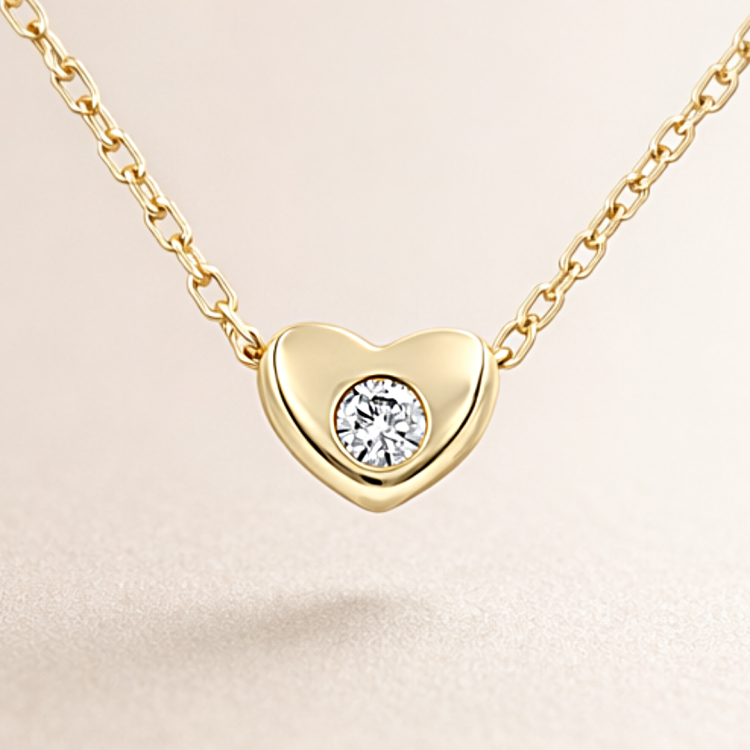 zloty-naszyjnik-serce-z-cyrkonia-zblizenie.png