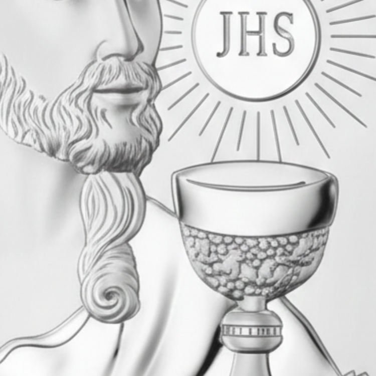 Zbliżenie na symbol JHS i kielich na srebrnym obrazku z Jezusem – motyw Eucharystii