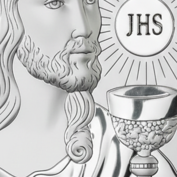 Zbliżenie na wizerunek Jezusa, symbol JHS i kielich eucharystyczny na srebrnym obrazku komunijnym
