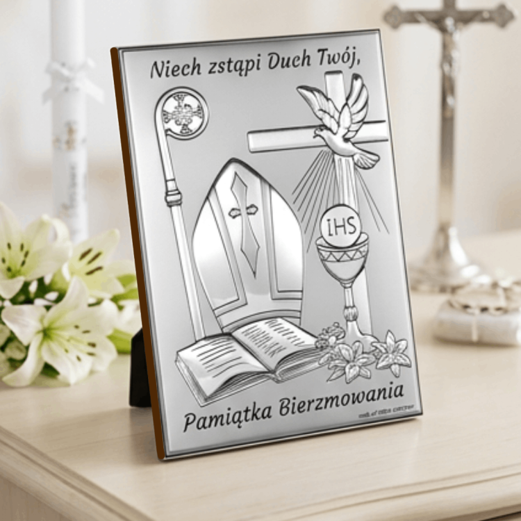 Pamiątka bierzmowania „Niech zstąpi Duch Twój” – obrazek srebrny na podstawce, ujęcie na tle świecy i krzyża