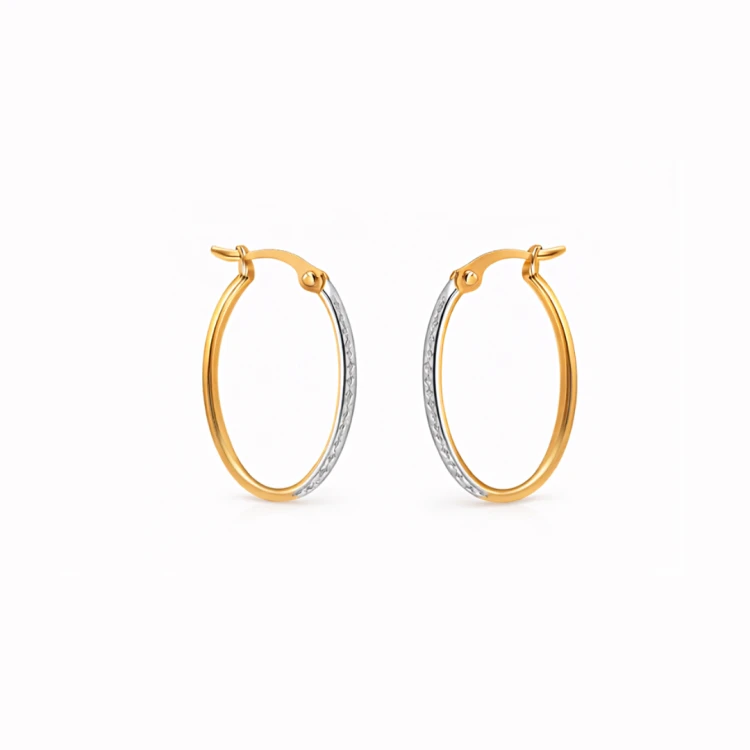 Dwukolorowe kolczyki koła o owalnym kształcie na jasnym tle