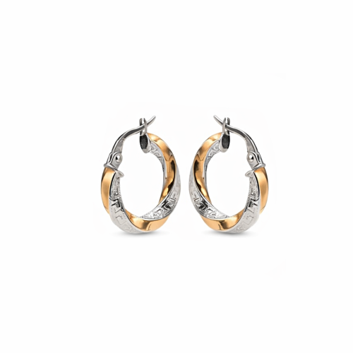 Dwukolorowe kolczyki koła o skręcanym kształcie z dekoracyjnym wzorem, prezentowane w parze na jasnym tle