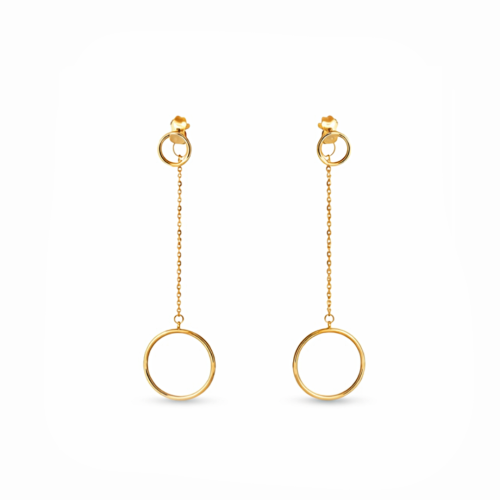 Złote kolczyki wiszące z łańcuszkiem i okrągłą zawieszką prezentowane w parze na jasnym tle