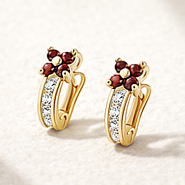 Złote kolczyki koła z bordowym kwiatkiem na jasnym tle