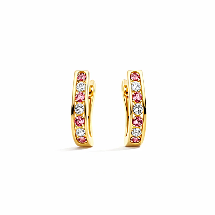 Złote kolczyki koła z różowymi i białymi kamieniami – widok z przodu