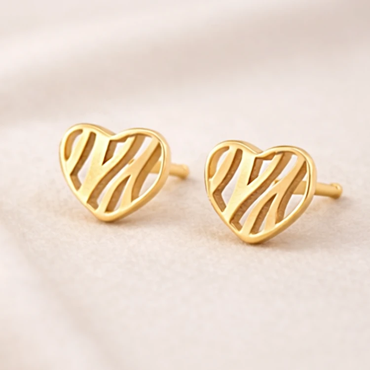 Para złotych kolczyków serc ażurowych we wzór fal