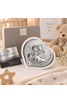 Srebrny obrazek na Chrzest 9 × 9,2 cm – Serce z Aniołem Stróżem i dzieckiem